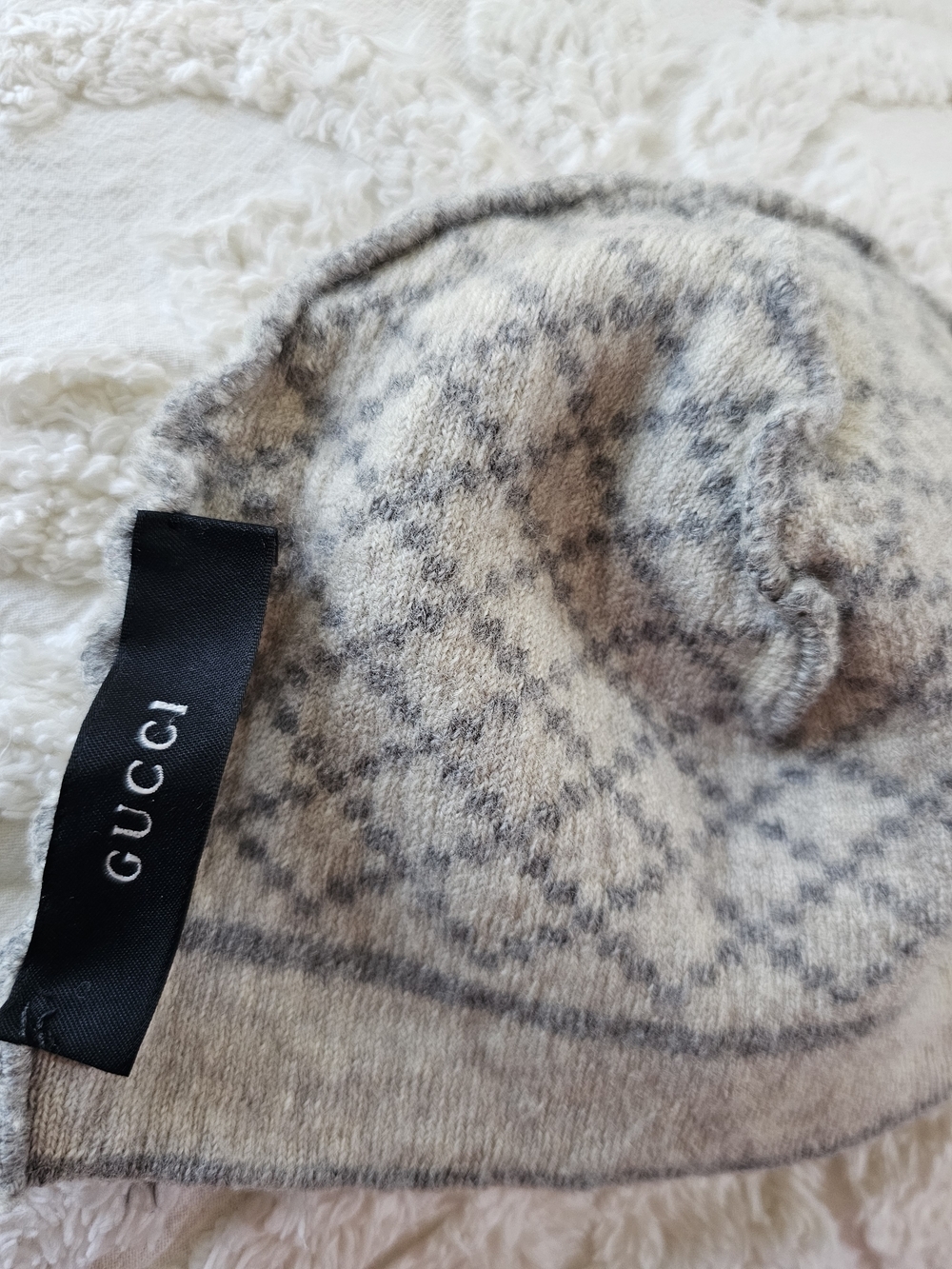 Gucci Gray and Cream Patterned Knit Baby Beanie - Picture 4 of 4